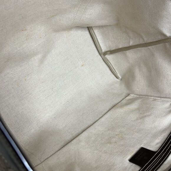 💯Authentic Gucci Tote Magnetic Closure 🍀 - Picture 15 of 17